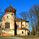 Stary Dzików - zrujnowana cerkiew greckokatolicka.